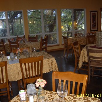 Ronnie's Real Food Bistro - a dining room - New American Near Me - Austin, Texas Ronnie's Real Food Bistro - a dining room - New American Near Me - Austin, Texas