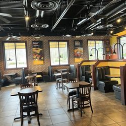 Zaxbys - Dining space