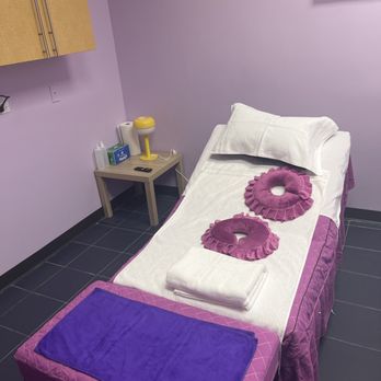 VIP FOOT MASSAGE - Spa treatment - Massage Near Me - Chicago, Illinois VIP FOOT MASSAGE - Spa treatment - Massage Near Me - Chicago, Illinois
