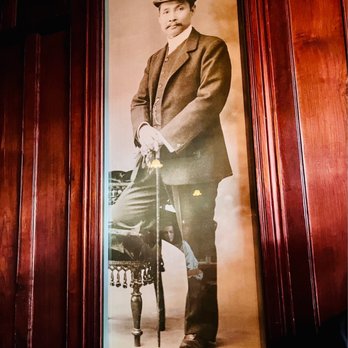 May Kitchen & Bar - Interior - Thai Near Me - Vashon, Washington