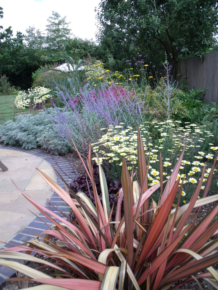 QUERCUS GARDEN DESIGN Updated April 2024 49 Rochford Road,