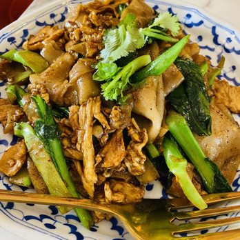 Kin Dee - Chicken Pad See Ew - Thai Near Me - Houston, Texas