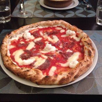 Gusto - Pizza with ricotta stuffed crust. - Italian Near Me - Barcelona, B