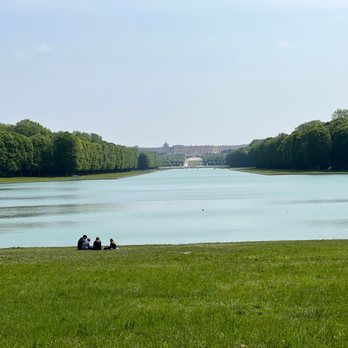 Fat Tire Tours - View of palace from the end of the lake - Bike tours Near Me - Paris, 75 Fat Tire Tours - View of palace from the end of the lake - Bike tours Near Me - Paris, 75
