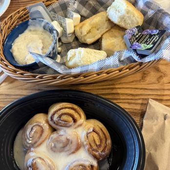Cracker Barrel Old Country Store - Cinnamon Roll Skillet - American Near Me - Buda, Texas Cracker Barrel Old Country Store - Cinnamon Roll Skillet - American Near Me - Buda, Texas