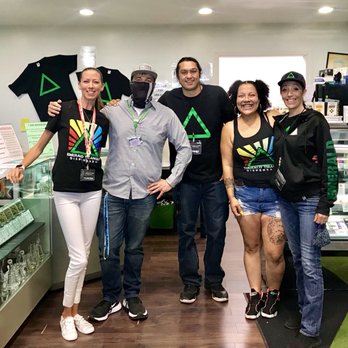 Emerald Triangle - Always smiling budtenders! - Cannabis Dispensaries Near Me - Klamath Falls, Oregon Emerald Triangle - Always smiling budtenders! - Cannabis Dispensaries Near Me - Klamath Falls, Oregon