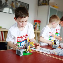 Bricks 4 Kidz - Kiddos learn principles of engineering and math using LEGO gears, axels, pulleys and more!