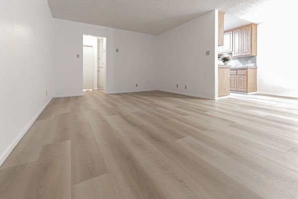 Laminate & Vinyl Floor Installation - Here is some photos of our laminate & vinyl installation projects.