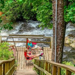 Cascades Inn - Friends enjoying there time by the river