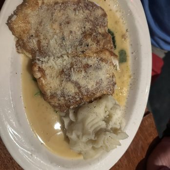 Quattro's Italian Restaurant - Chicken Florentine, lemony and crispy - Italian Near Me - Guilford, Connecticut Quattro's Italian Restaurant - Chicken Florentine, lemony and crispy - Italian Near Me - Guilford, Connecticut