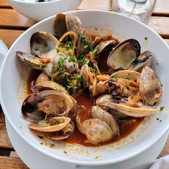 Cantinetta Bellevue - Clams - Italian Near Me - Bellevue, Washington