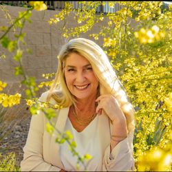 Julie LaCroix Career Exploration and Planning - Julie LaCroix helping you define what's possible.