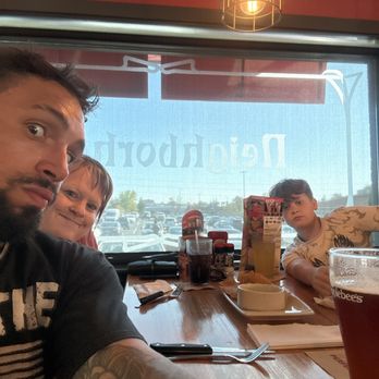 Applebee's Grill + Bar - Dining Room - American Near Me - Tacoma, Washington