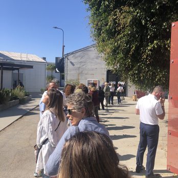 The Crow - The line to see Rosie O'Donnell - Comedy Clubs Near Me - Santa Monica, California
