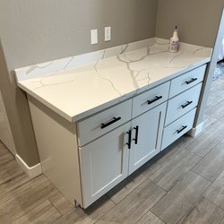 G&R Countertops - Hall cabinet quartz