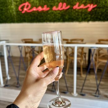 The Hampton Social - Orlando - Rosé all Day - Non-alcoholic of course - Seafood Near Me - Orlando, Florida