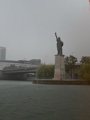 Statue of Liberty by null