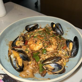 Bone Kettle - Seafood Char Kway Teow - Breakfast & Brunch Near Me - Pasadena, California