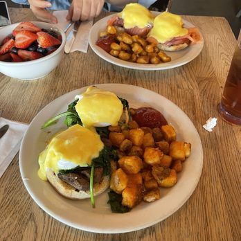 Fratelli Cafe - Big Ben - Coffee & Tea Near Me - Los Angeles, California