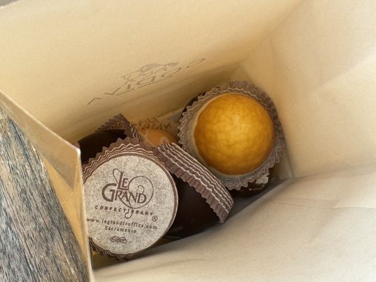 Le Bonbon by null