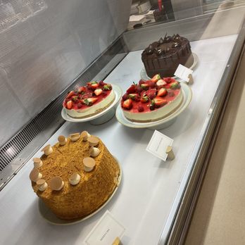 Harrod’s Cafe - Cakes - Cafes Near Me - London, XGL Harrod’s Cafe - Cakes - Cafes Near Me - London, XGL