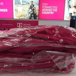 T-Mobile - Pool floats x6 !! Tmobile Tuesday