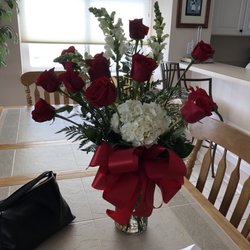 North Myrtle Beach Florist - She saved an order gone wrong to another florist and delivered a beautiful bouquet with very little notice.