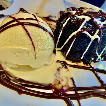 Applebee's Grill + Bar - Triple Chocolate Meltdown - American Near Me - Hackensack, New Jersey