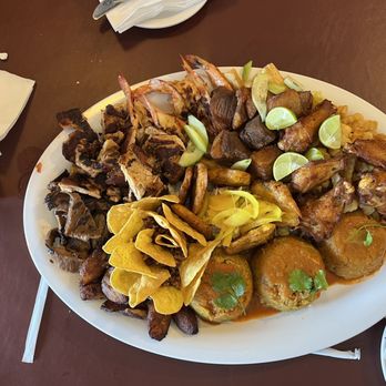 El Boritracho - El Boritracho (Boricua + Salvatrucha) - Salvadoran Near Me - Citrus Heights, California El Boritracho - El Boritracho (Boricua + Salvatrucha) - Salvadoran Near Me - Citrus Heights, California