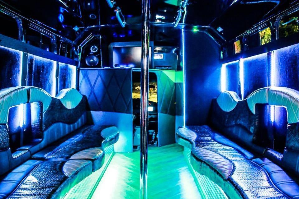 HOPPERS PARTY BUS Updated September 2024 Orlando, Florida Limos