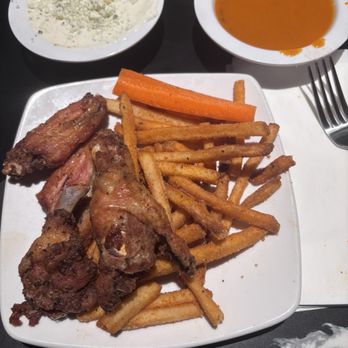 The Standard Pub - Sports Bars Near Me - Modesto, California