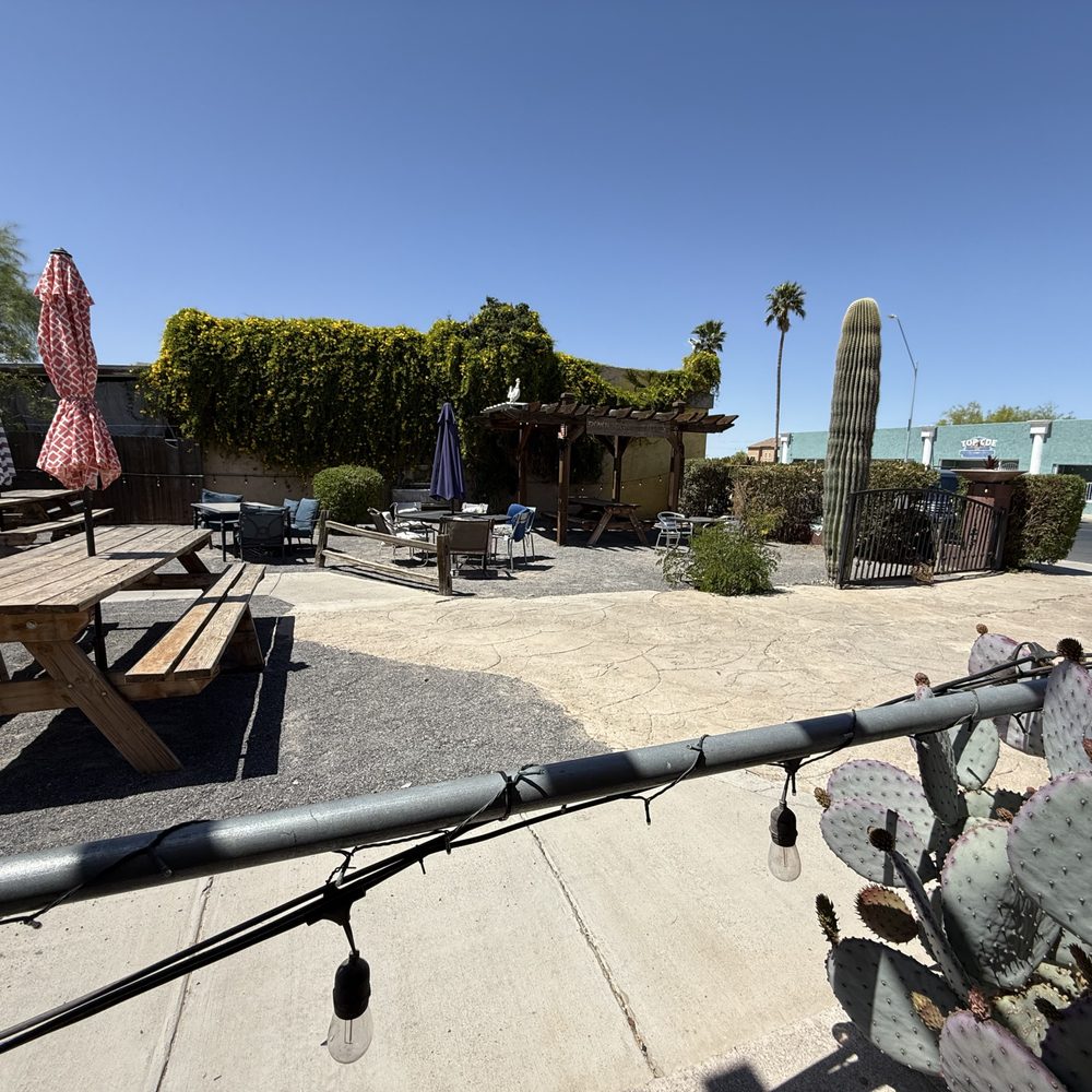 Coolidge Patio Grill - outdoor seating area - Mediterranean Near Me - Coolidge, Arizona
