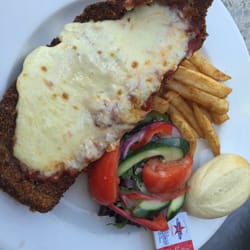 Broadway Hotel - Parmy Sunday!