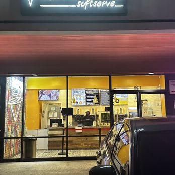 Magpies Softserve - Ice Cream & Frozen Yogurt Near Me - Los Angeles, California