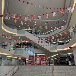 Aberdeen Square - Main area and escalators~