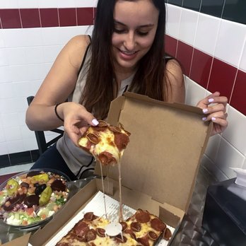 Jet's Pizza - Detroit style deep dish - Pizza Near Me - Davie, Florida