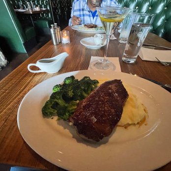 Prime Table - New York cut medium rare was cooked perfectly. - Steakhouses Near Me - Stockton, California