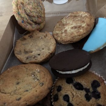 Fluff Bake Bar - Sprinkle, snickerdoodle, chocolate cream,potato couch ,Chocolate brownie and lemon tart  Butter gooey,chocolate chip The blue black - Bakeries Near Me - Houston, Texas