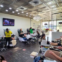 Cosmo Nail Bar - Inside
