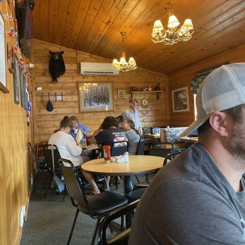 Garrett's Place - Dining room - Breakfast & Brunch Near Me - Houghton Lake, Michigan