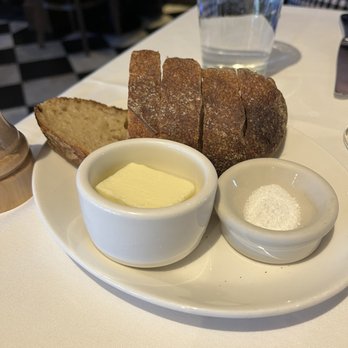 Mustards Grill - Table bread - New American Near Me - Napa, California