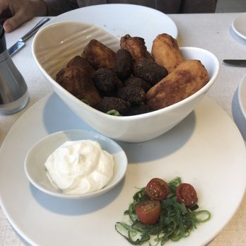 Komo - Croquetas de chipirón, queso y gambas - Seafood Near Me - Roquetas de Mar, Alabama