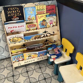 Ovenhead Pizza - Cute pizza book area - Pizza Near Me - Mesquite, Texas Ovenhead Pizza - Cute pizza book area - Pizza Near Me - Mesquite, Texas