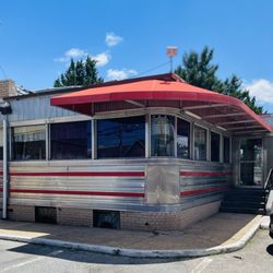 Tastee Diner - Exterior
