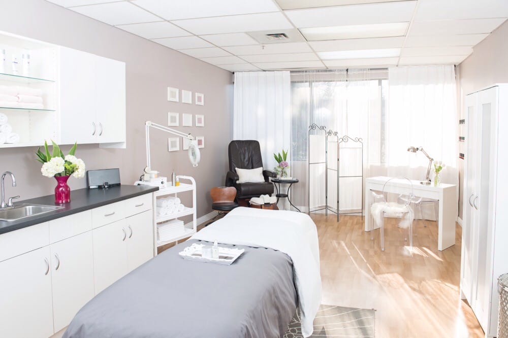 Beauty Box Esthetics Logo