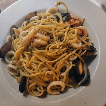 Caffe Pinguini Italian Restaurant - Linguini mare - Italian Near Me - Los Angeles, California Caffe Pinguini Italian Restaurant - Linguini mare - Italian Near Me - Los Angeles, California