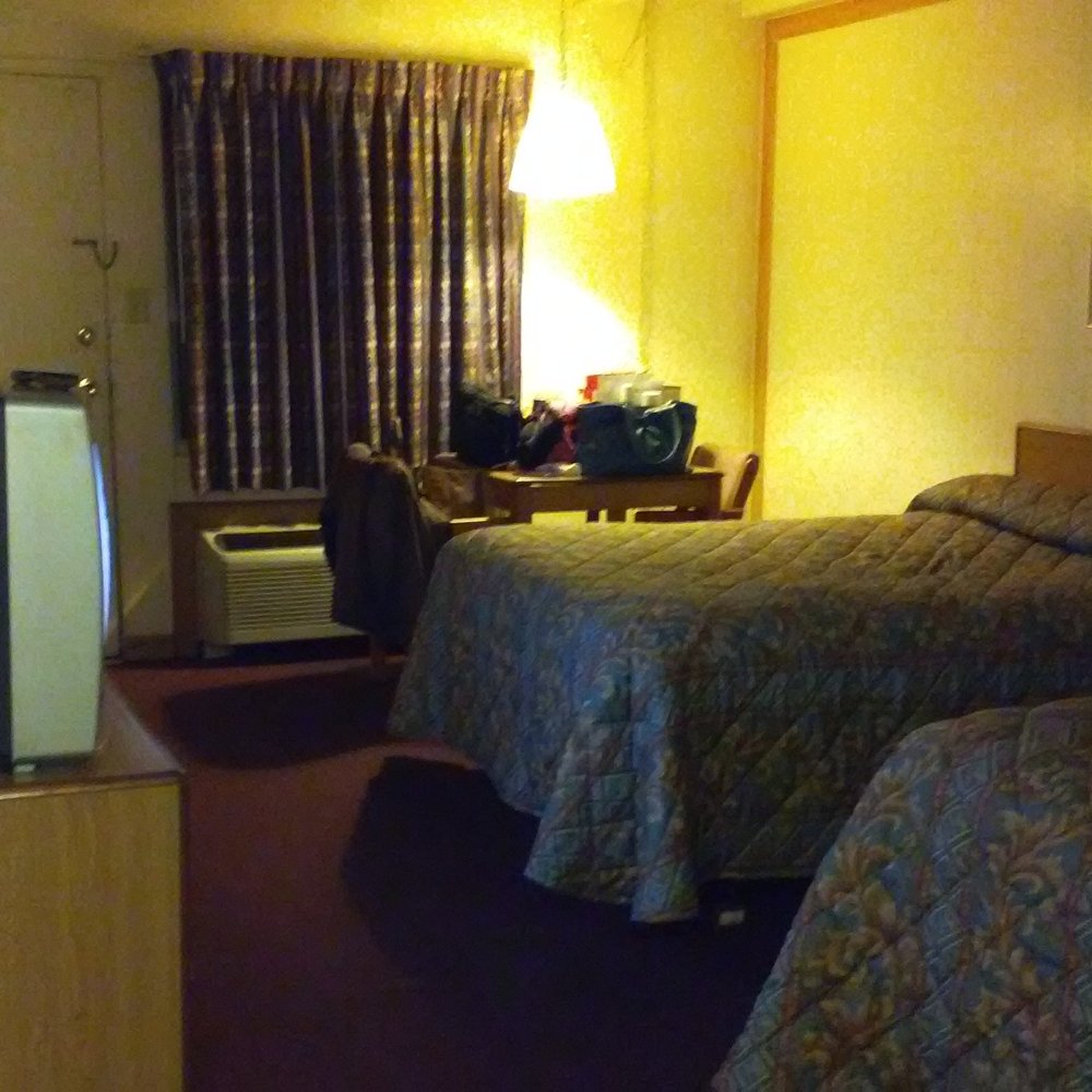 Economy Inn - Main room - Hotels Near Me - Kankakee, Illinois