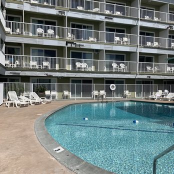 Surfer Beach Hotel - Pool area - San Diego, CA