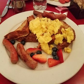 CAFÉ LULUc - Brioche French toast - French Near Me - Brooklyn, New York CAFÉ LULUc - Brioche French toast - French Near Me - Brooklyn, New York