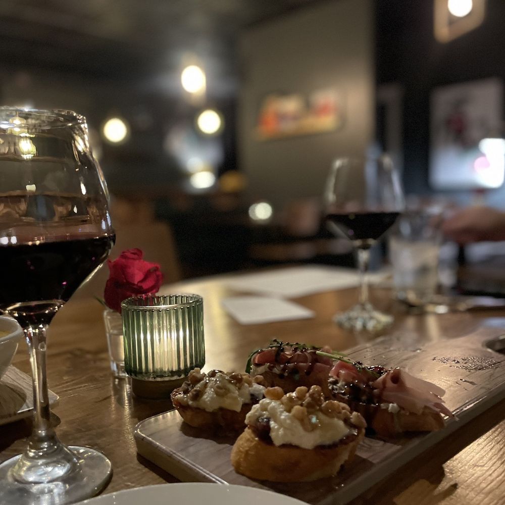 Great vibe, music, food, wine & ambiance! The pork sandwich tasty, beer cheese soup the best & crostini sampler so  yummy! Great people!